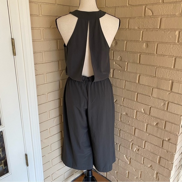 Athleta Mercer Gray Romper Jumpsuit Wide Leg Quick Drying Pockets Size 2 - Picture 9 of 15